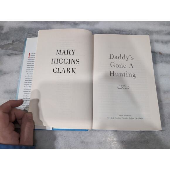 Mary Higgins Clark Novel Bundle: Daddy's Gone‎ A Hunting & No Place Like Home - Picture 8 of 9